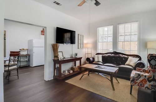 Gulfport House | Less than a mile away from the beautiful Gulfport beaches, Mississippi Aquarium, and downtown.