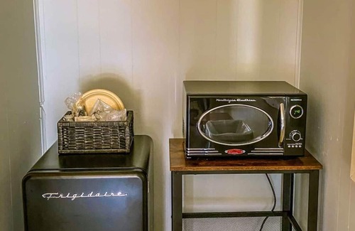 Quitman House | Less than a mile from Lake Fork-UPDATED-Bowfin Bungalow-Rm 3