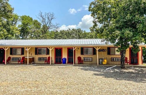 Quitman House | Less than a mile from Lake Fork-UPDATED-Bass Bungalow-RM 7