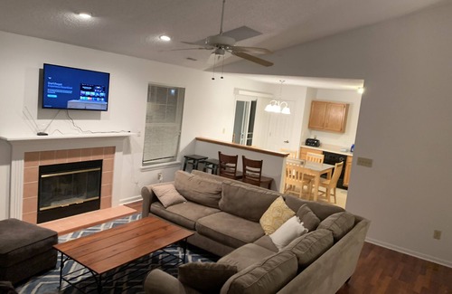 Westfield House | Less than a mile from Grand Park, Sleeps 20, "Sitting the Pines"