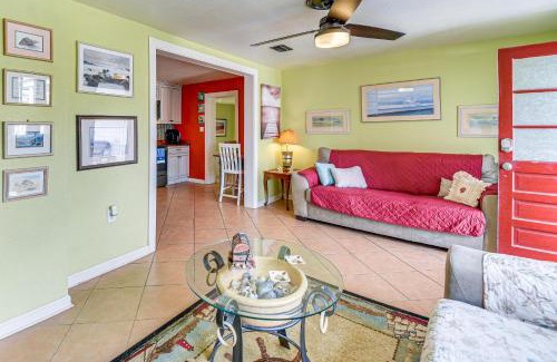 Colington House | Less Than half Mi to Beach Access and Pier OBX Getaway