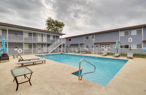 Biloxi Apartment | Less Than Half Mi to Gulf Biloxi Condo with Patio!