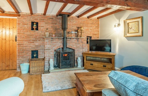 Storwood Cottage | Lesta Cottage is a newly refurbished cottage with a cosy and welcoming feel, it is an ideal base for
