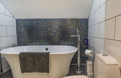 Storwood Cottage | Lesta Cottage is a newly refurbished cottage with a cosy and welcoming feel, it is an ideal base for