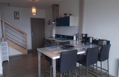 Plomodiern Apartment | Lestrevet, les pieds dans l eau