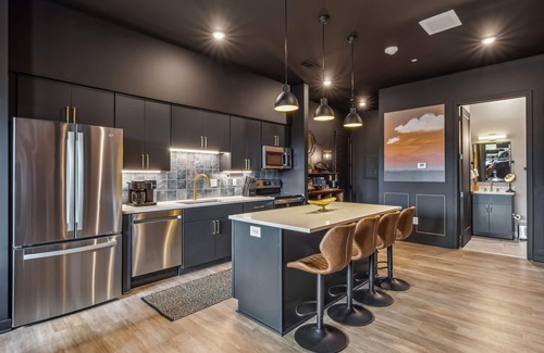 Edgehill Condo | Let 'Er Buck Nashville on Music Row near Broadway with Pool, Patio, Parking