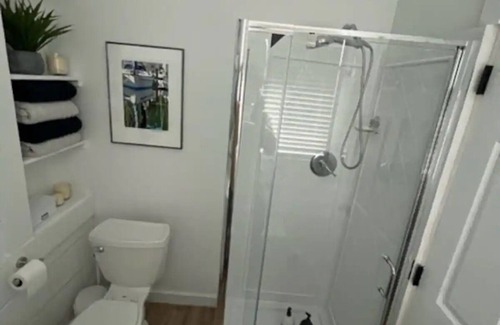 Urbanna House | Let the local "Cross Street Retreat" help you discover the hidden gem "Urbanna"