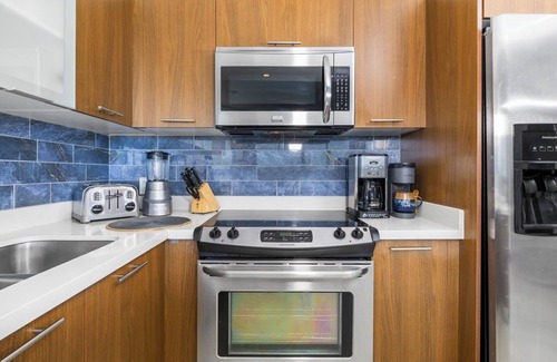 Palm Beach Condo | Let the sea set you free with this 3BDRcorner unit