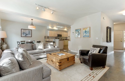 Eagle-Vail House | Let Us Be Your Vacation Home this Winter! Hot Tub, Dog Friendly, Quiet Golf Course Views.