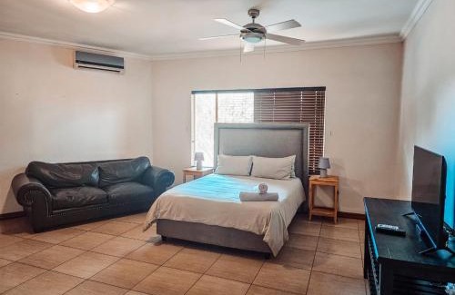 Leeupoort Cabin | Lethabong Lodge