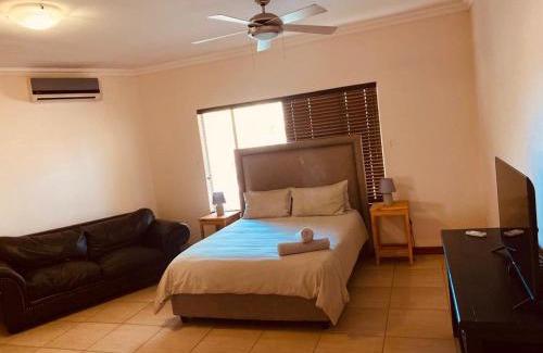 Leeupoort Cabin | Lethabong Lodge