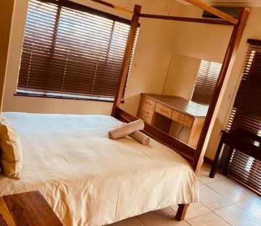 Leeupoort Cabin | Lethabong Lodge