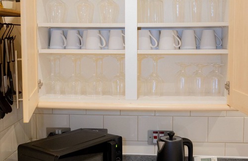 Southport Apartment | Lethbridge Villa 49 3-bedroom Apartment with Garden, Fibre WiFi, free parking