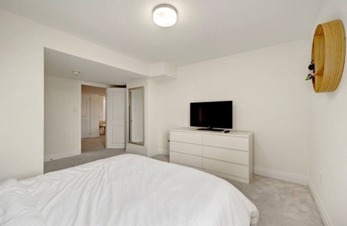 Halton Regional Municipality Apartment | LetitBnb: The Beam of Light