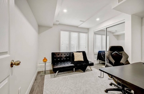 Halton Regional Municipality Apartment | LetitBnb: Tranquil Terrace