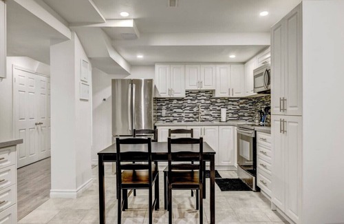 Halton Regional Municipality Apartment | LetitBnb: Tranquil Terrace
