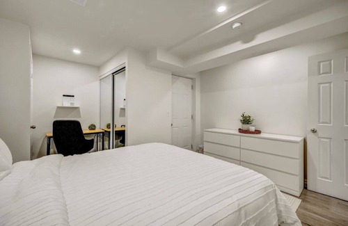 Halton Regional Municipality Apartment | LetitBnb: Tranquil Terrace