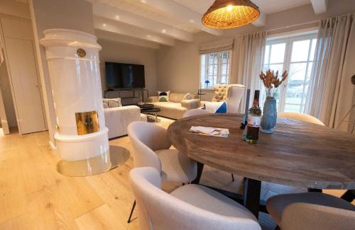 Oldsum House | Letj Ferhaaling