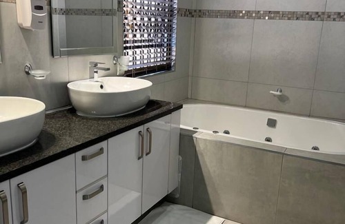 Rustenburg Bed & Breakfast | Letsatsing Lodge