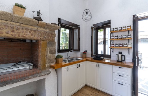 Rhodes Old Town House | Letty's House - Luxury Mansion with Garden - Old Town