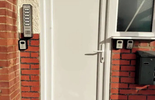 Pinkwell Apartment | Letzi private en-suite, Near Heathrow Airport T3