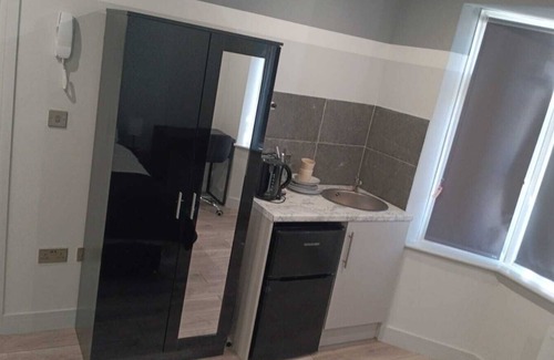 Pinkwell House | Letzi private en-suite, Near Heathrow Airport T3