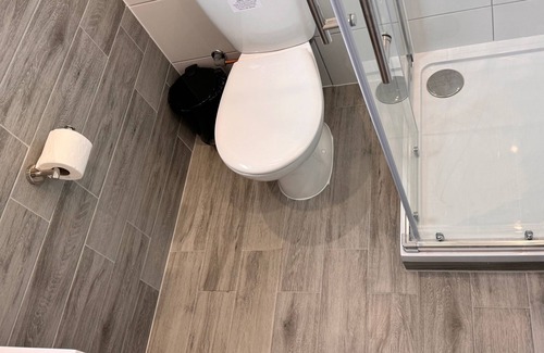 Pinkwell Apartment | Letzi private en-suite, Near Heathrow Airport T3