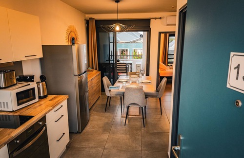 Etang Sale Les Bains Apartment | LEU Burgot 1