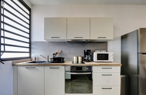 Etang Sale Les Bains Apartment | LEU Burgot 1