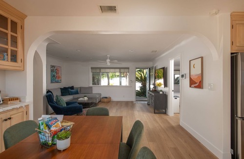 Leucadia House | Leucadia "Beacons" Bungalow ~ walk everywhere with beach gear!