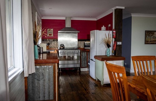 Leura House | Leura Haven Homestead: Grand rustic cottage for 4
