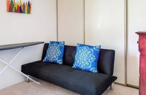 Laguna Hills Condo | Leval Entry~Downstairs~Remodeld Kitchen~Monthly~Gym~Pools~Spa~讲中文