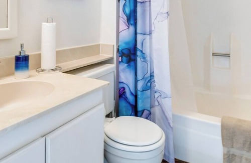 Laguna Hills Condo | Leval Entry~Downstairs~Remodeld Kitchen~Monthly~Gym~Pools~Spa~讲中文