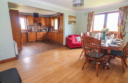 Doonbeg Cottage | LEVALLY HOUSE, family friendly in Doonbeg, County Clare