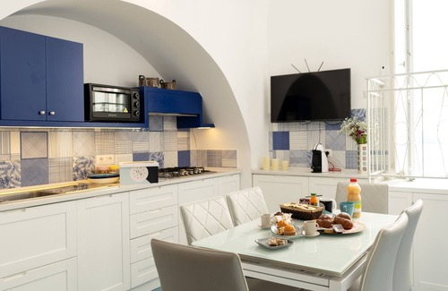 Maiori House | LEVANTE - AMAZING TERRACE/SEA VIEW - APARTMENT UP TO 7 GUESTS IN THE CENTER