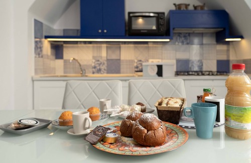 Maiori House | LEVANTE - AMAZING TERRACE/SEA VIEW - APARTMENT UP TO 7 GUESTS IN THE CENTER