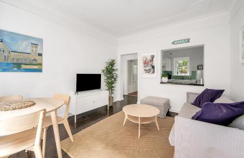 Manly Apartment | Level Access, 2 Mins Walk to Corso, Wharf, Harbour