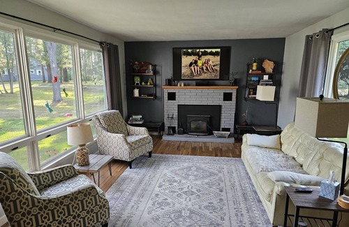 Tomahawk Cottage | Level Frontage Pet Friendly Home with Fireplace
