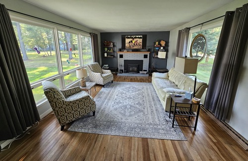 Tomahawk Cottage | Level Frontage Pet Friendly Home with Fireplace