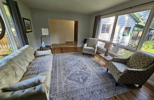 Tomahawk Cottage | Level Frontage Pet Friendly Home with Fireplace