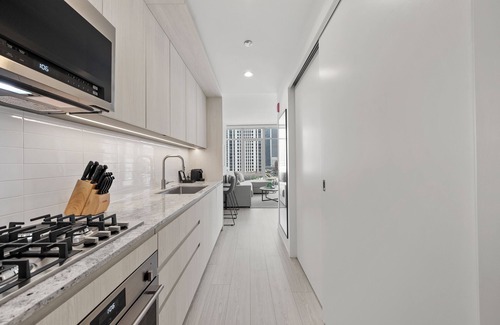 West Loop Hotel | Level - Fulton market Modern two bedroom two bath with full kitchen and balcony