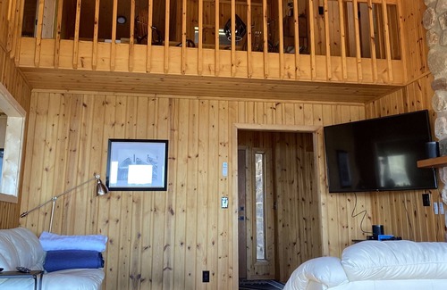 Hayward Cabin | Level lac courte oreilles frontage cabin