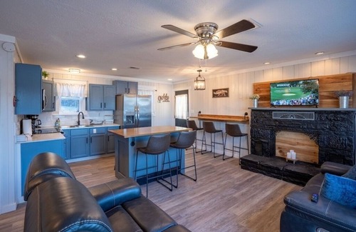 Camdenton Cabin | Level lakefront cabin with private covered dock. Close to Old Kinderhook.