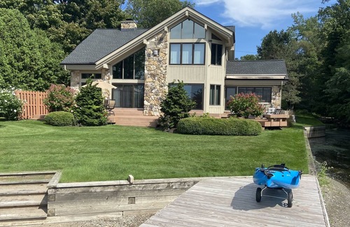 Skaneateles House | Level Lakefront less than 2 miles to the village of Skaneateles