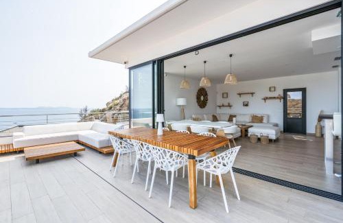 Almadraba-Canyelles Villa | Level Mar