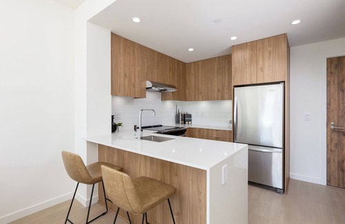 Port Moody Hotel | Level Port Moody- One Bedroom Suite