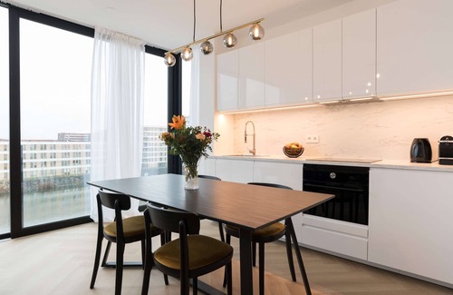 Amsterdam East Apartment | LevelUp Sunrise Summa