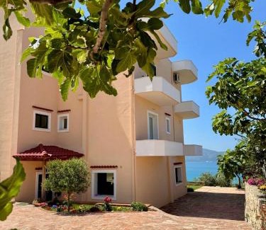 Radhime Apartment | Levi's Villa Radhima