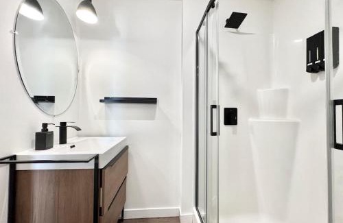 Desjardins Apartment | Levis Center New Studio #1 with AC, EV Chrger and 2 Parking spaces