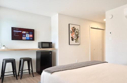 Desjardins Apartment | Levis Center New Studio #1 with AC, EV Chrger and 2 Parking spaces